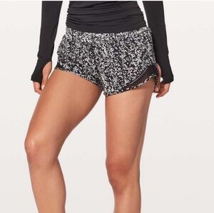 LULULEMONBHotty Hot Short II *2.5" In Chirasu Black / Chirakasu Alpine White